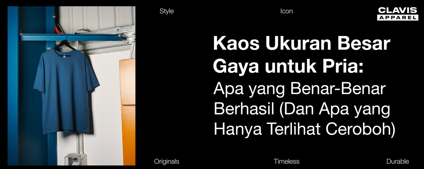 Kaos oversized berwarna biru yang digantung, ditampilkan sebagai ilustrasi panduan gaya kaos oversized untuk pria dengan tips memilih ukuran yang tepat, memadukan outfit, dan menciptakan tampilan kasual yang modern serta rapi.